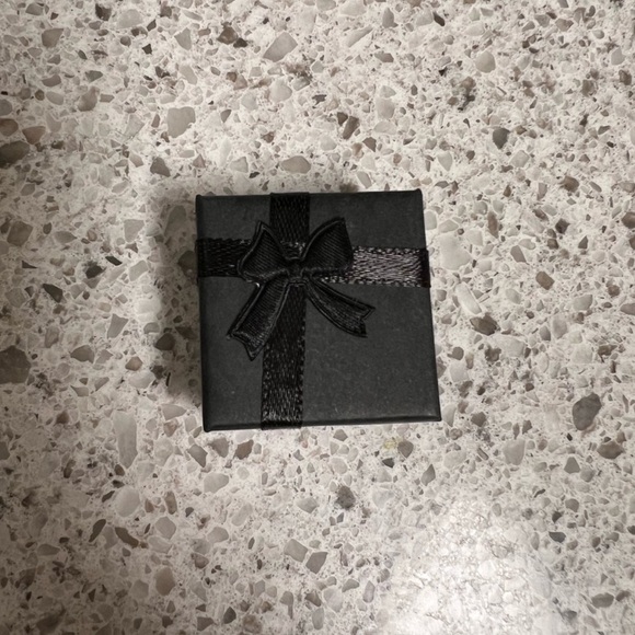 GUCCI Trademark Heart Ring - Picture 3 of 4